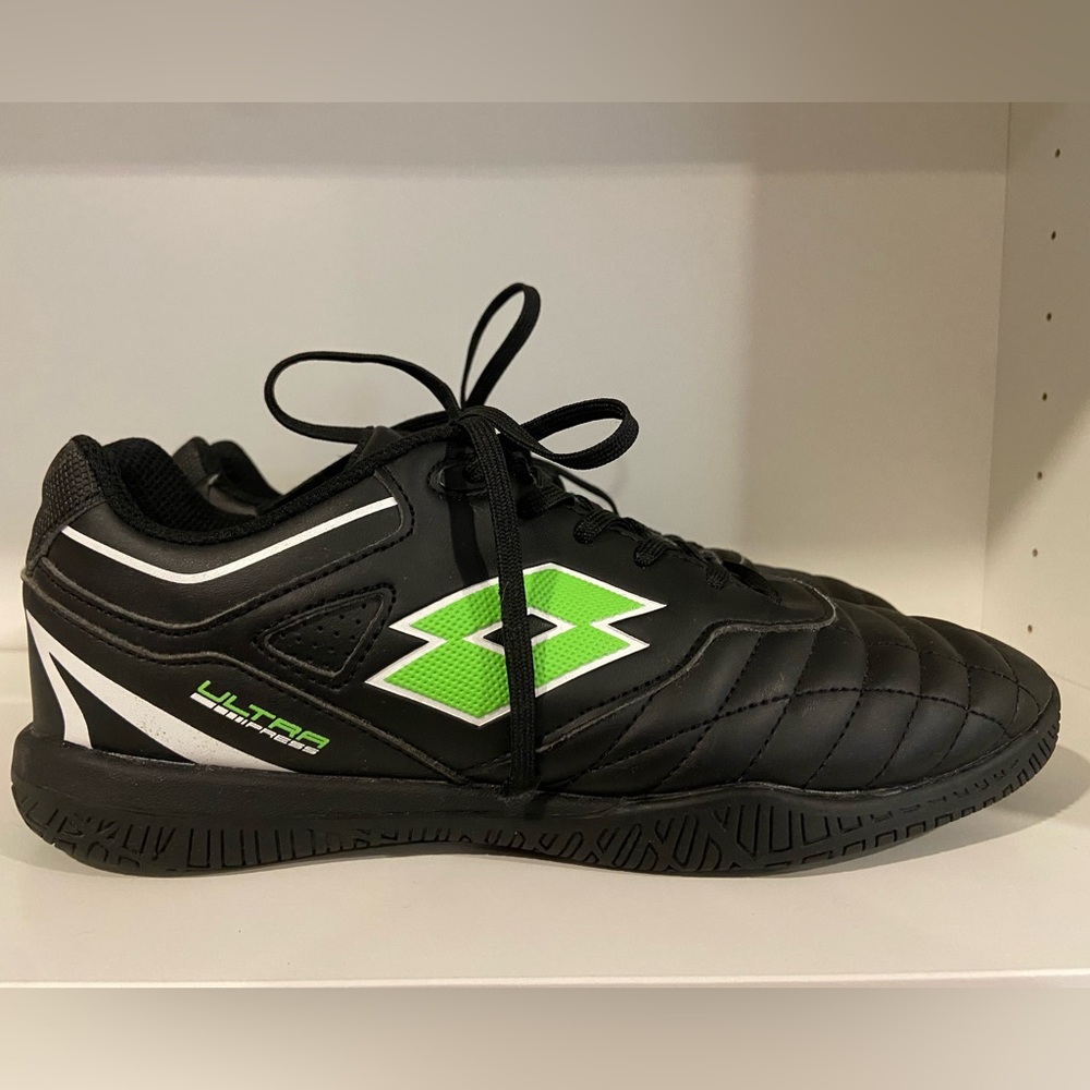 Men’s Indoor Soccer Shoes/Cleats Size 6.5 Non-Marking Lotto Brand EUC preowned